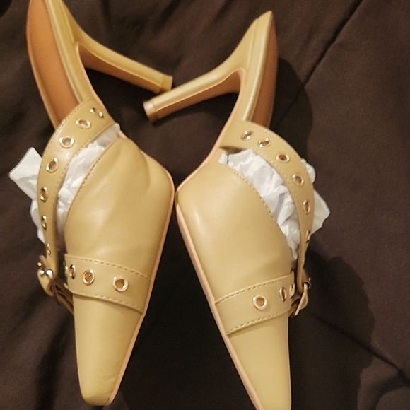 Elegant Tan Mules with Gold Accents - Picture 2 of 7